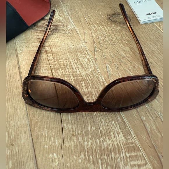Valentino Sunglasses with Box - Picture 5 of 5